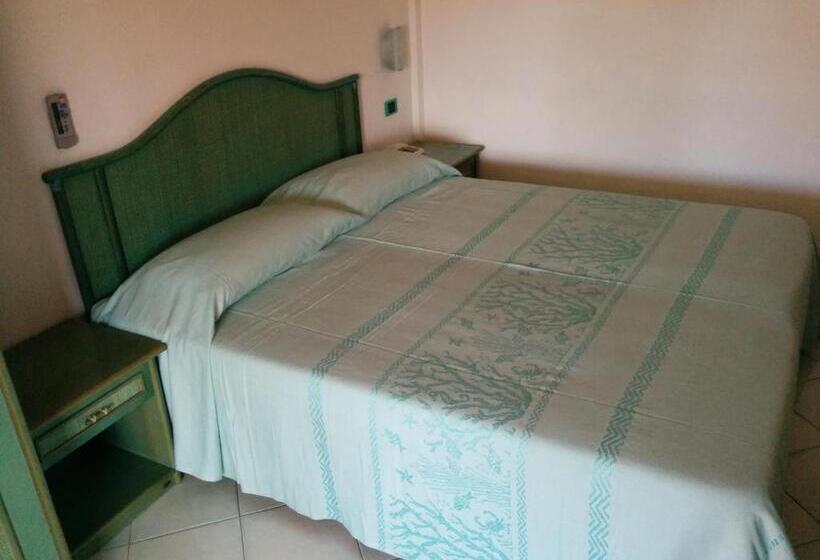 اتاق استاندارد چهارنفره با بالکن, Blu Marlin