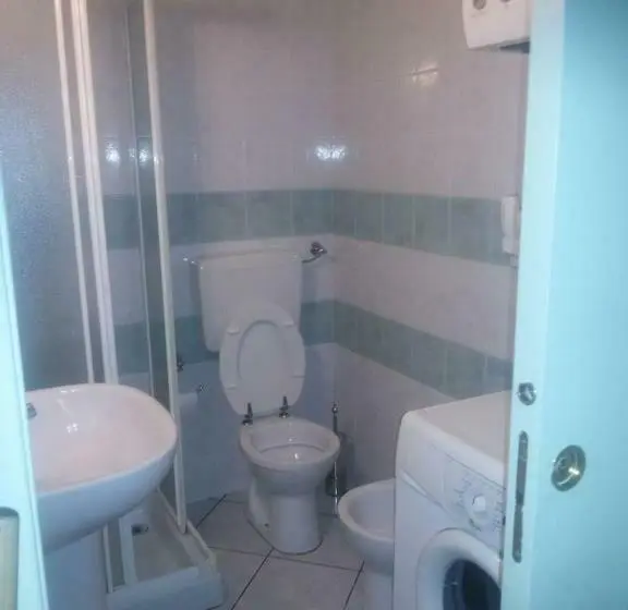 Standard Kolmen Hengen Huone, Bruna