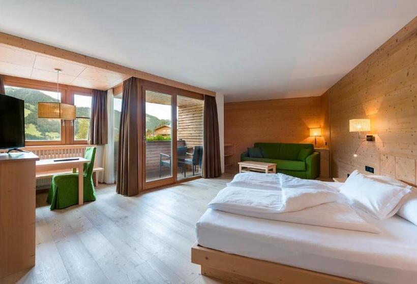 חדר סטנדרט לשלושה עם מרפסת, Cavallino