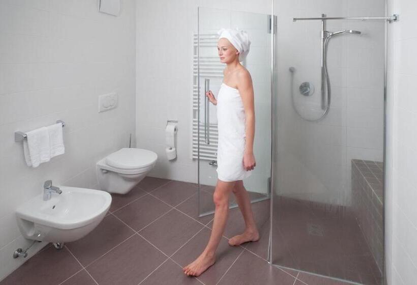 חדר לארבעה סטנדרטי עם מרפסת, Cavallino