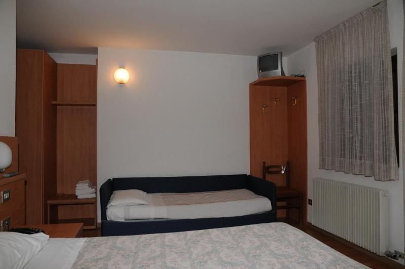 غرفة قياسية رباعية, Cima Tosa