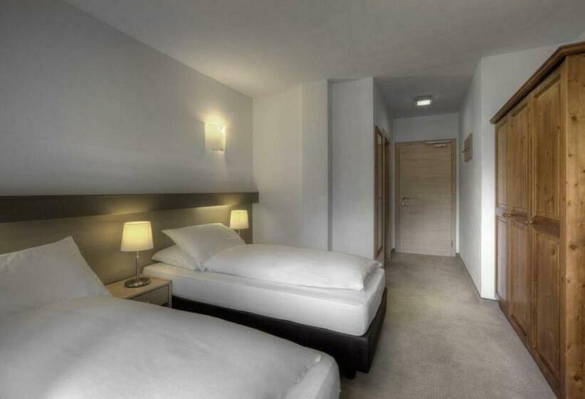 スタンダード4人部屋, La Tambra