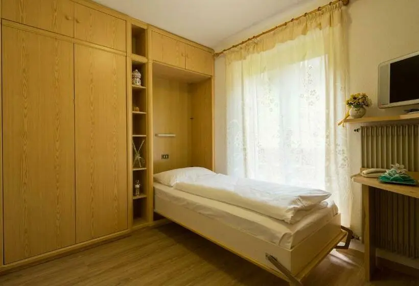 Standard Yhden Hengen Huone, Pensione Erica