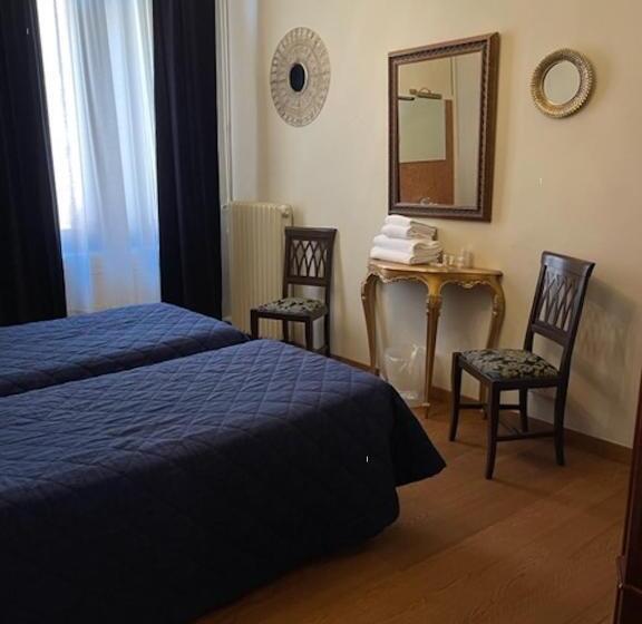 Quarto Standard Casa de Banho Partilhada, Guerrato