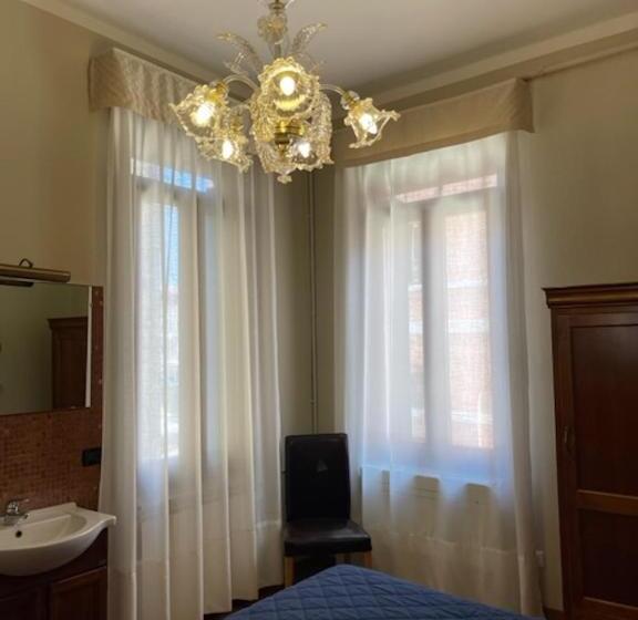 Quarto Standard Casa de Banho Partilhada, Guerrato