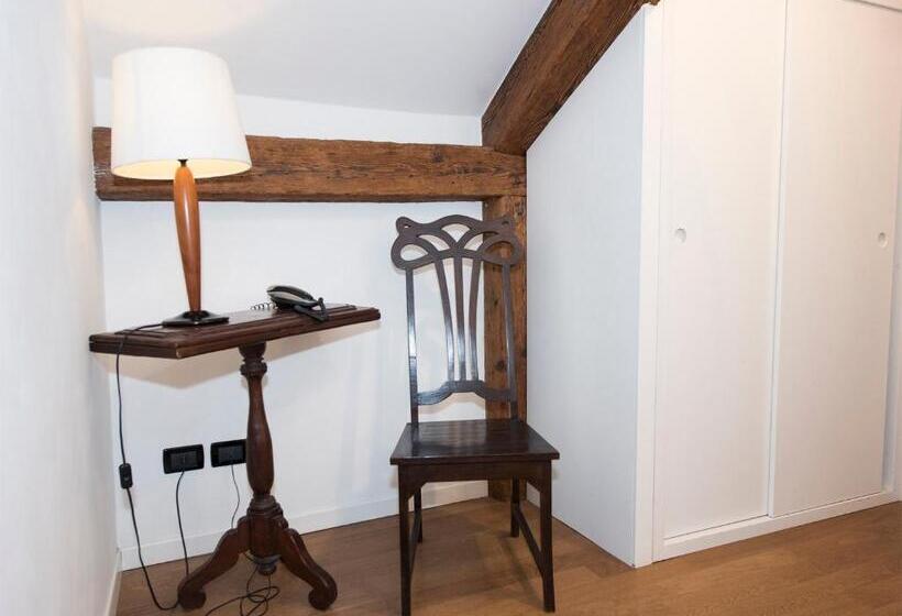 Quarto Ático, Guerrato