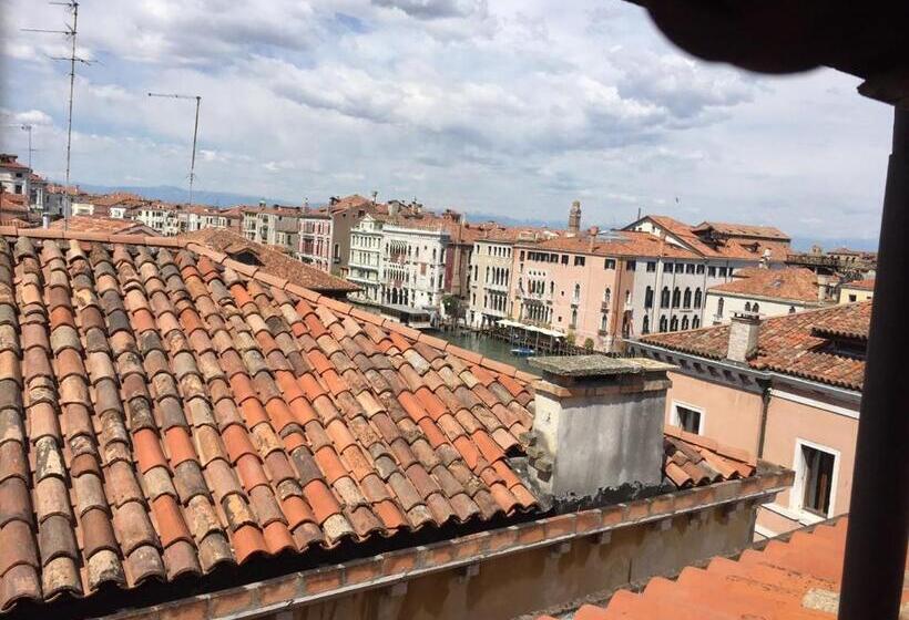 Quarto Ático, Guerrato