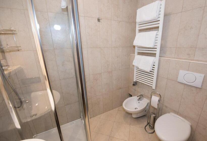 Quarto Triplo Standart, Guerrato