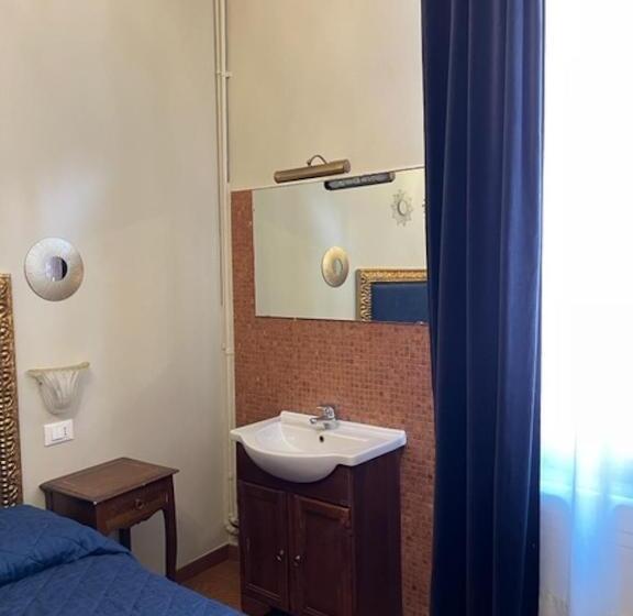 Quarto Standard Casa de Banho Partilhada, Guerrato