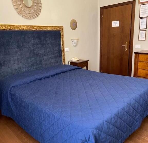 Quarto Standard Casa de Banho Partilhada, Guerrato