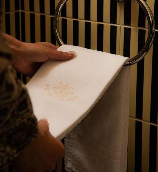 수피리어 룸, Petite Fleur