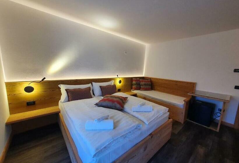 חדר סופריור לשלושה, Pezzotti