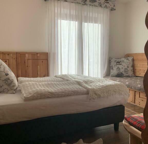 غرفة سوبيريور ثلاثية, Pezzotti