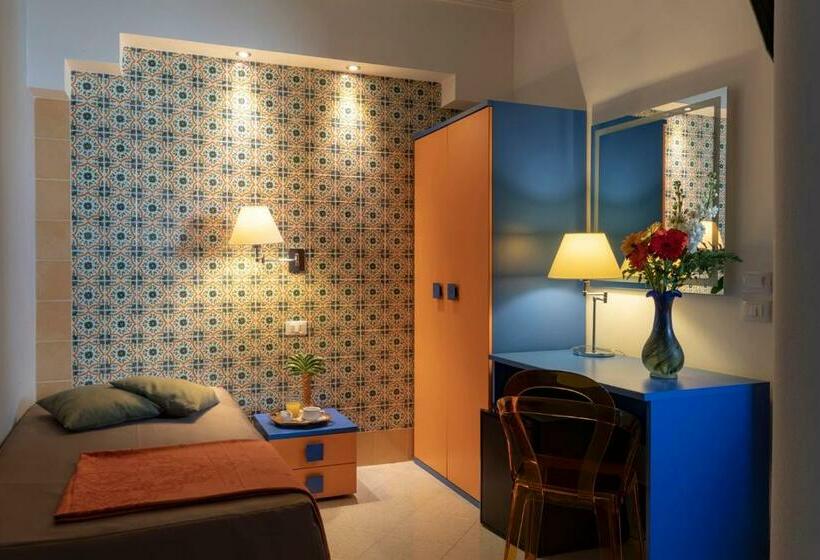 غرفة قياسية فردية مزودة بشُرفة, Riva Del Sole