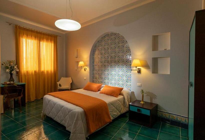 غرفة إقتصادية, Riva Del Sole