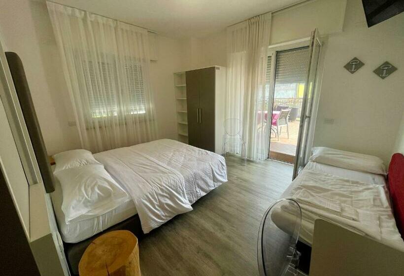 带露台的标准房间, Rolly