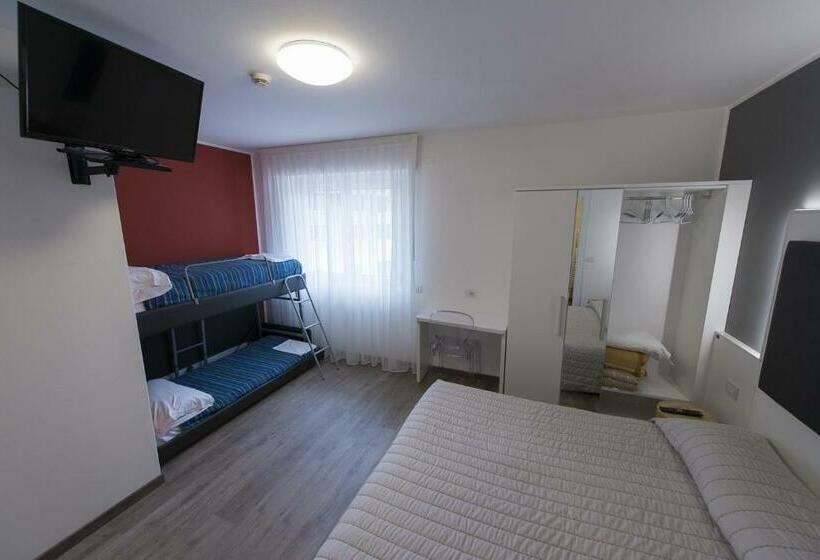 اتاق خانوادگی, Rolly