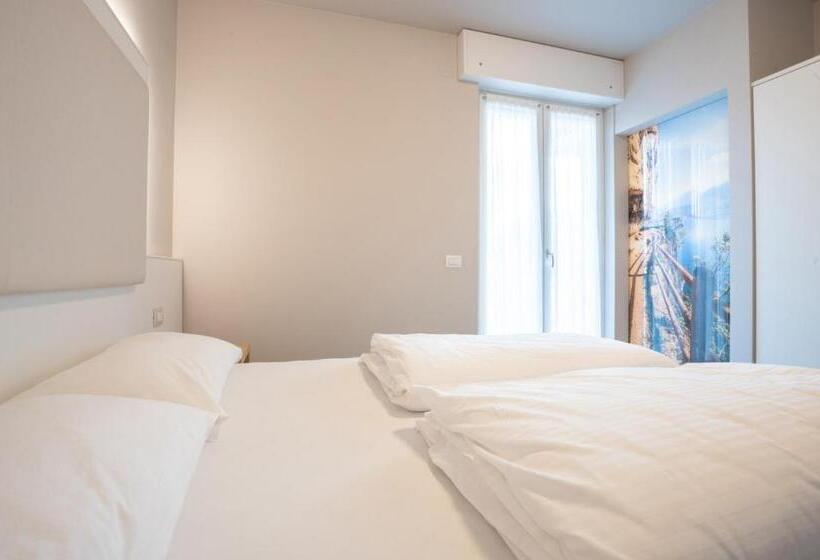 标准间带露台, Rolly