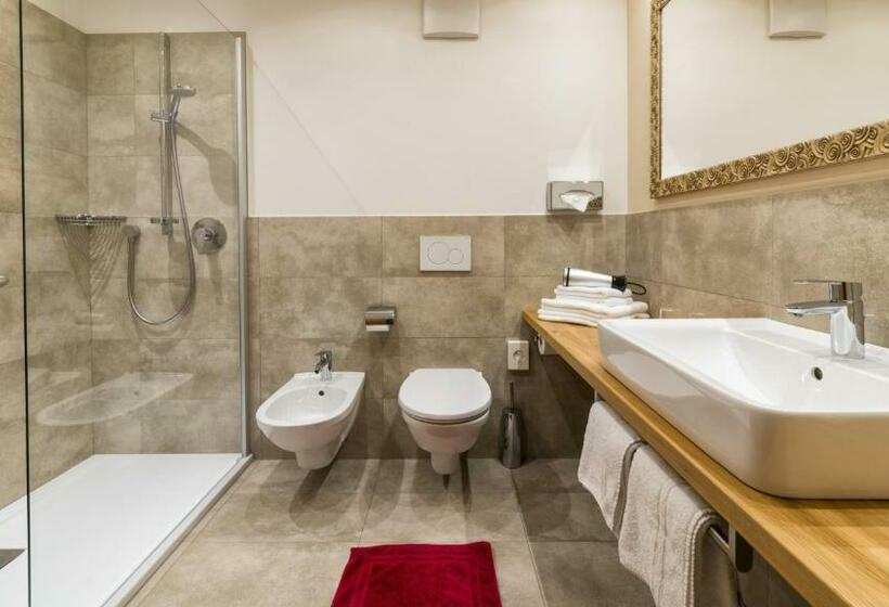 小型套房带阳台, Scherer