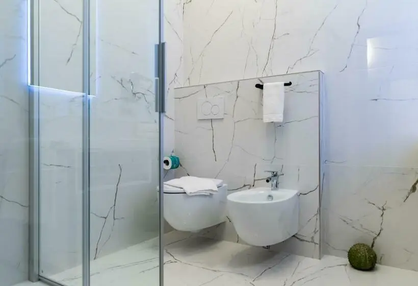 Standard Yhden Hengen Huone, Shangrila