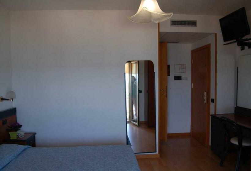 חדר סטנדרט יחיד, Tassoni