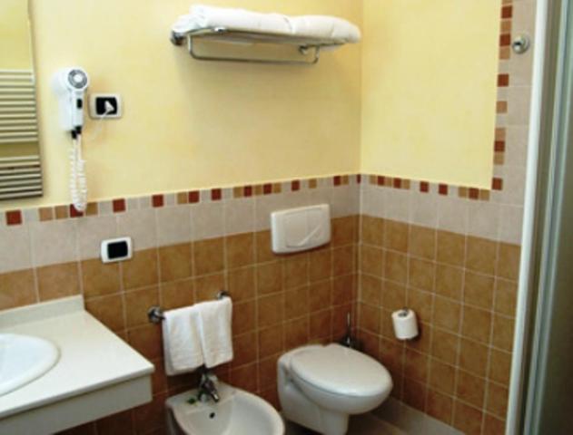 חדר משפחתי, Villa Del Poeta