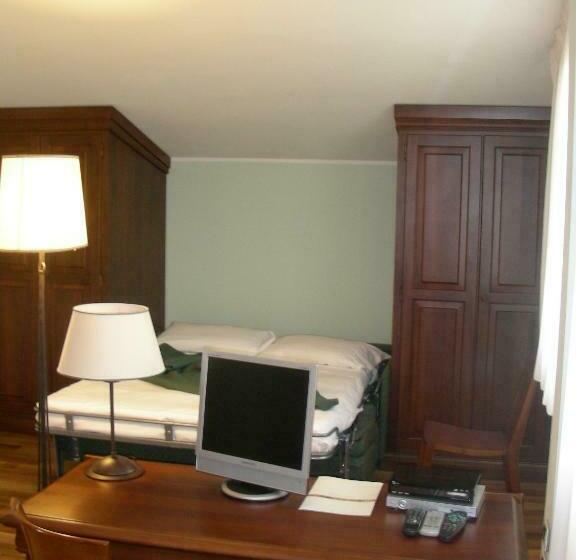 חדר משפחתי, Villa Del Poeta