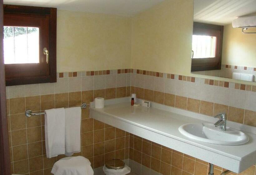 חדר משפחתי, Villa Del Poeta