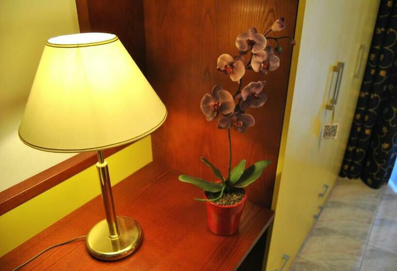 اتاق استاندارد با چشمانداز دریاچه, Villa Olivo Resort 3s