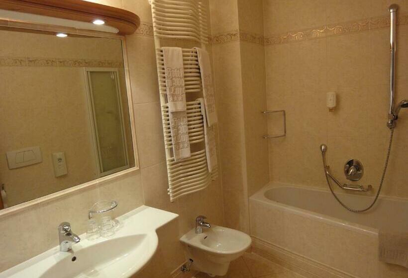 标准间带阳台, Zum Wolf