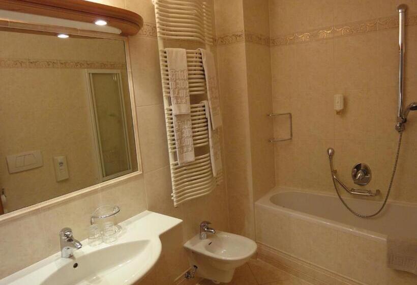 Comfort room with balcony, Zum Wolf