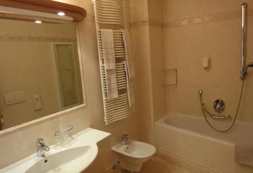 Comfort room with balcony, Zum Wolf
