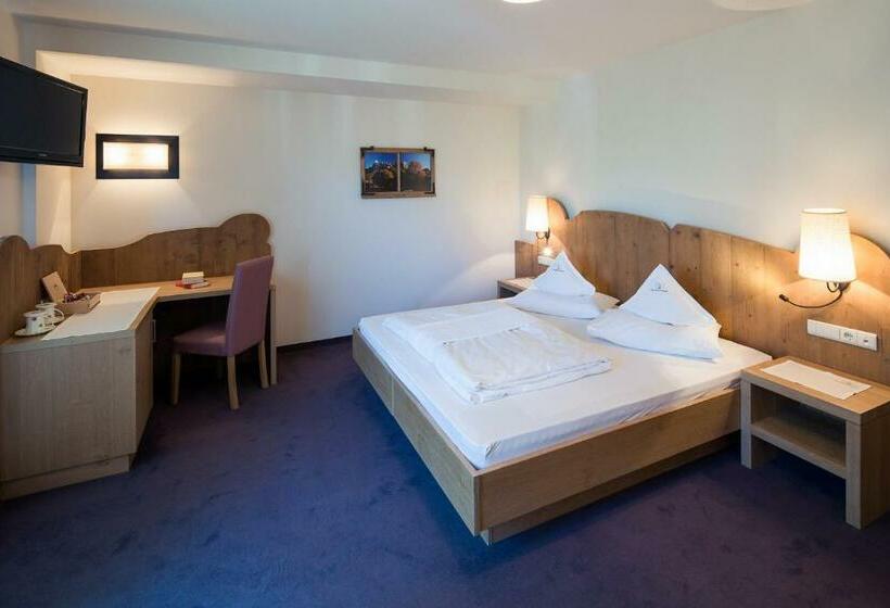 Полулюкс, Parc Hotel Tyrol