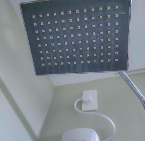 1 Sovrums Lägenhet med Balkong, Cozy Condo Home Along Edsa With A City View