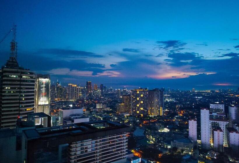 1 Sovrums Lägenhet med Balkong, Cozy Condo Home Along Edsa With A City View