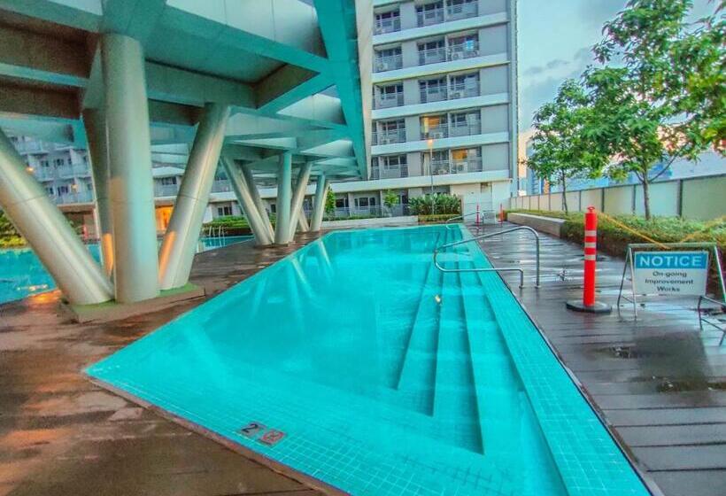 1 Sovrums Lägenhet med Balkong, Cozy Condo Home Along Edsa With A City View