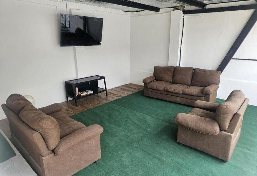 اتاق استاندارد, Blue Moon Hostel