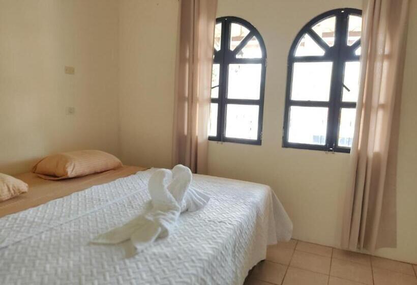 اتاق استاندارد با تخت بزرگ, Blue Moon Hostel