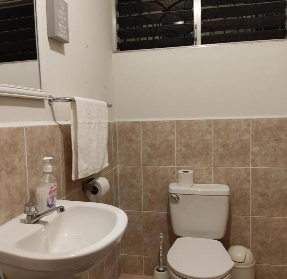 اتاق استاندارد چهار تخته, Blue Moon Hostel