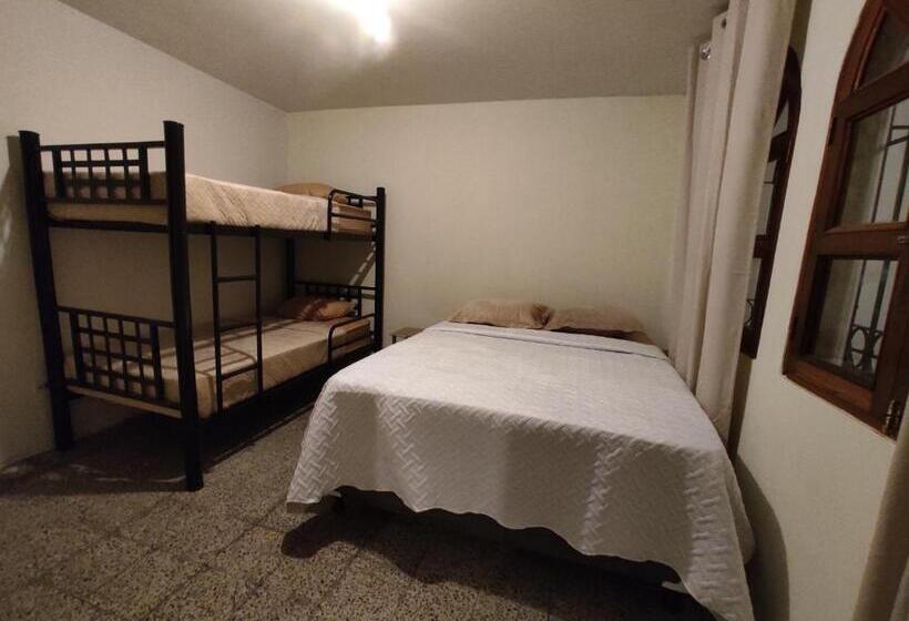 اتاق استاندارد چهار تخته, Blue Moon Hostel