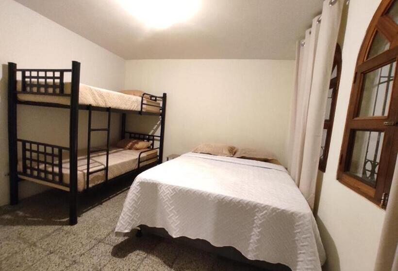 اتاق استاندارد چهار تخته, Blue Moon Hostel