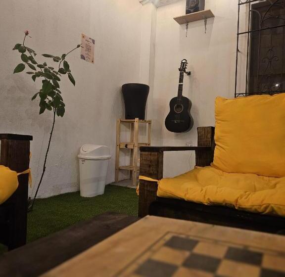 تختخواب در اتاق مشترک, Blue Moon Hostel