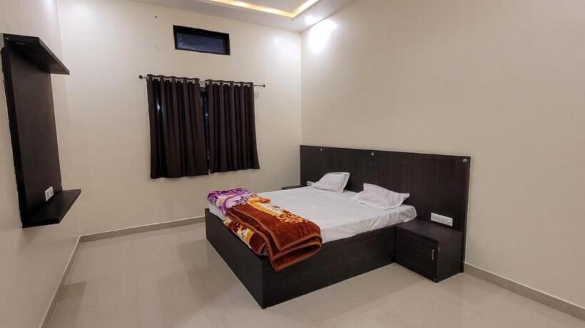 חדר דלוקס, Shri Kailash Mansarovar Hotel And Marriage Garden