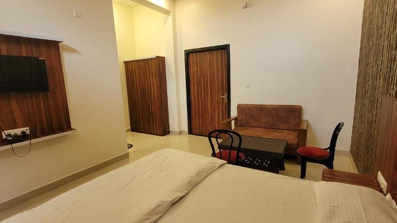 חדר דלוקס, Shri Kailash Mansarovar Hotel And Marriage Garden