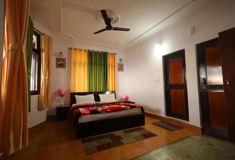 Номер Deluxe, Amarsa Sahaj