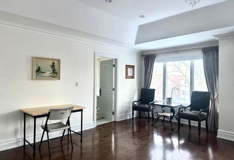 غرفة قياسية رباعية, Beautiful House Near North York Center