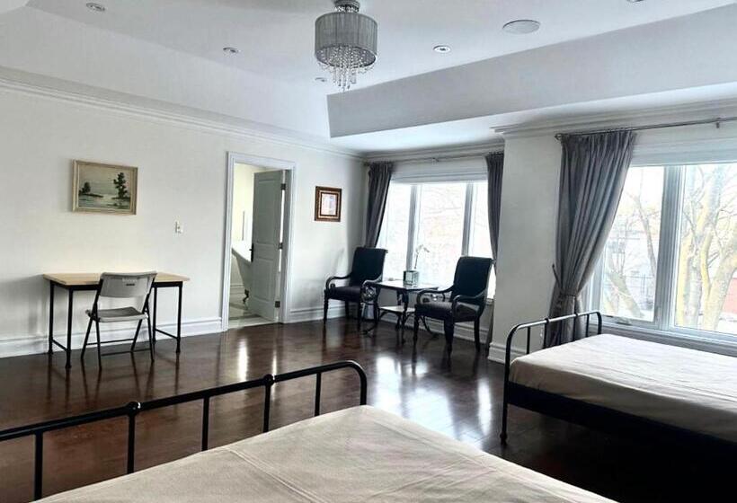 غرفة قياسية رباعية, Beautiful House Near North York Center