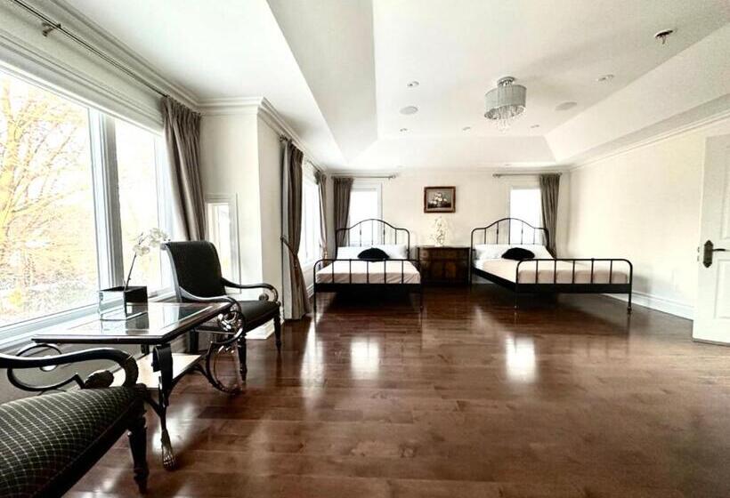 غرفة قياسية رباعية, Beautiful House Near North York Center