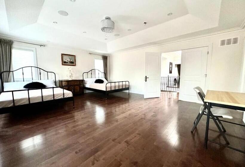 4인용 스탠다드 룸, Beautiful House Near North York Center