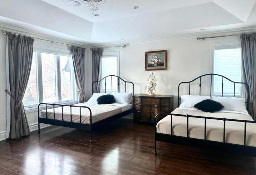 غرفة قياسية رباعية, Beautiful House Near North York Center